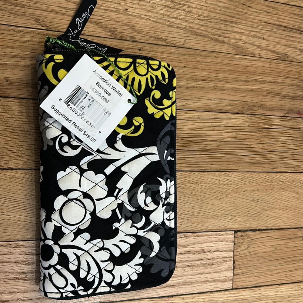 Ver Bradley Zipper Accordion Wallet (Baroque)